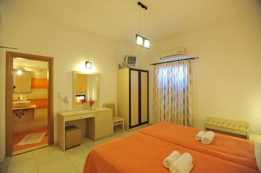 Stelios Place 3* Períssa