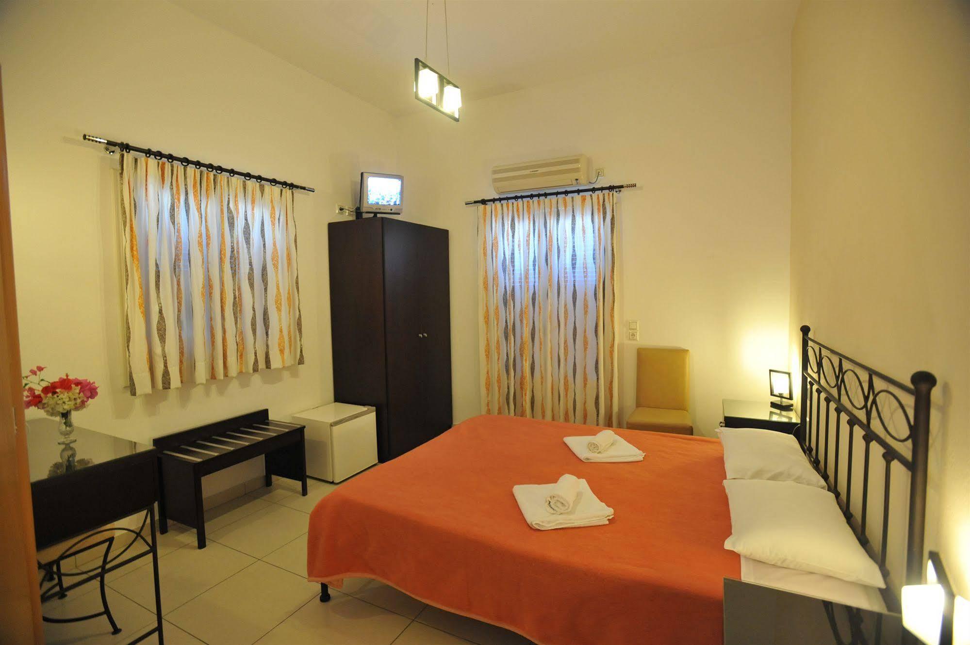 Stelios Place Apartahotel 3*
