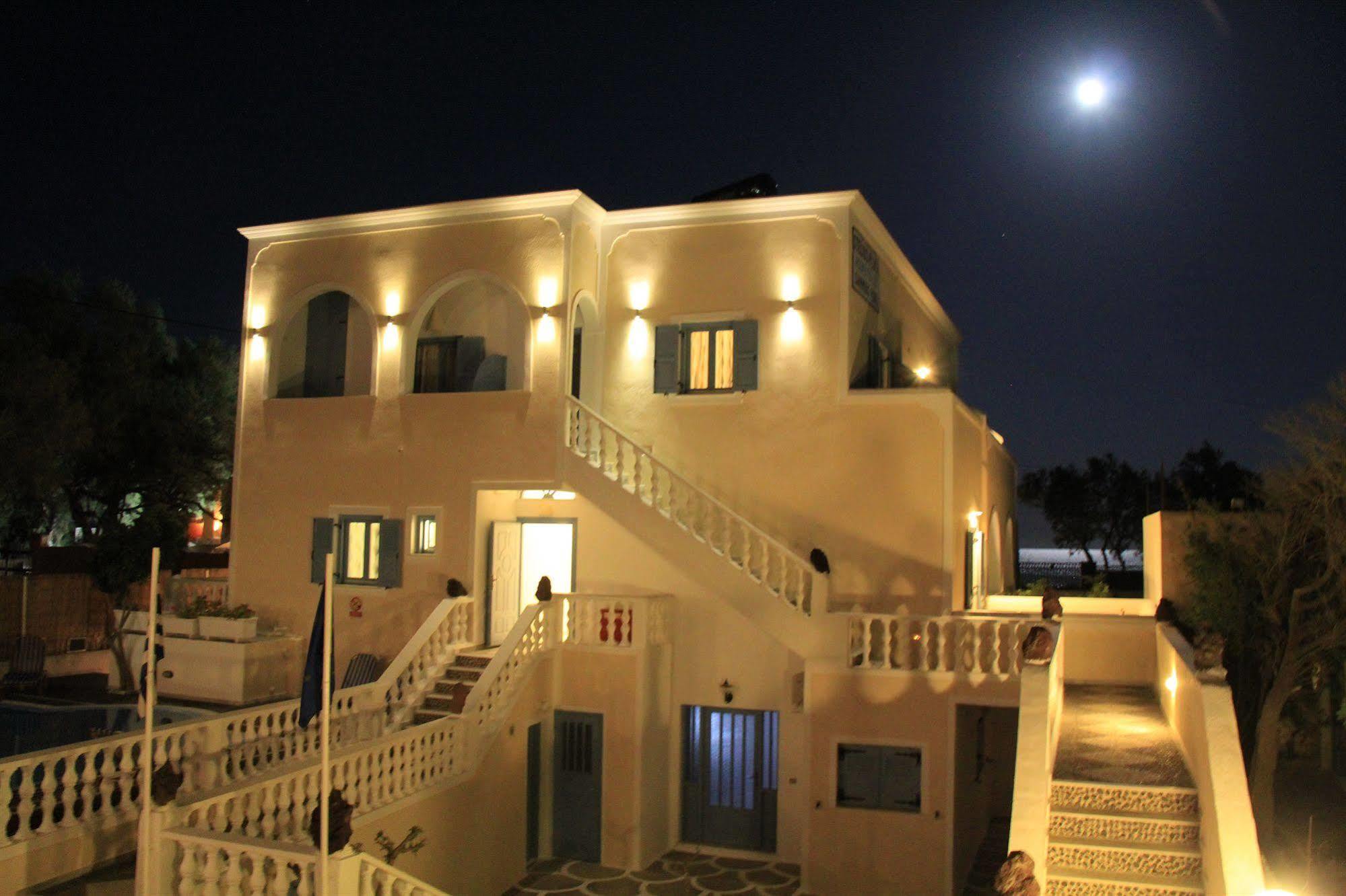 Stelios Place Apartahotel 3*